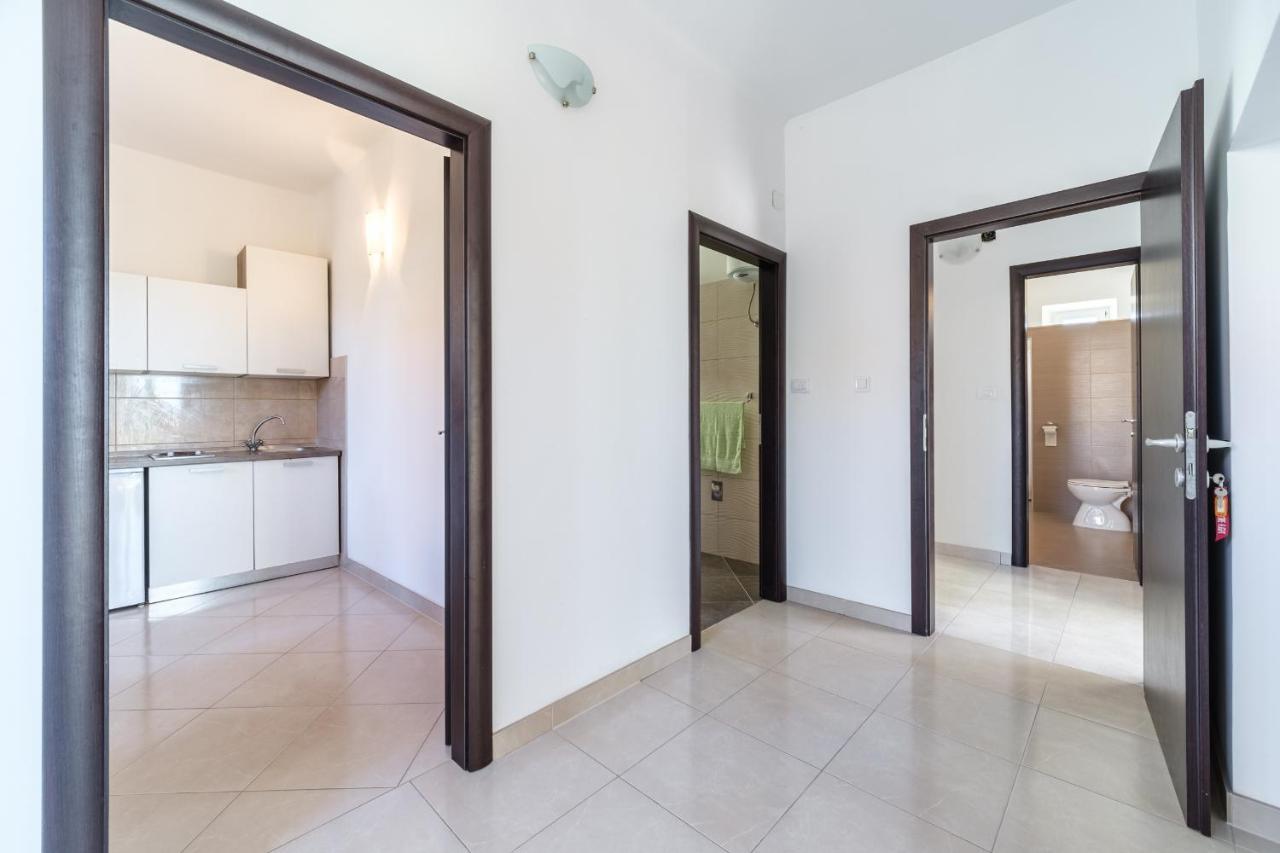 Beach Paradise Apartments โปดสตรานา ภายนอก รูปภาพ
