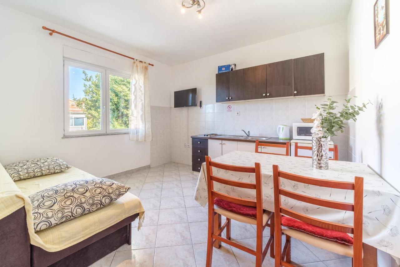 Beach Paradise Apartments โปดสตรานา ภายนอก รูปภาพ