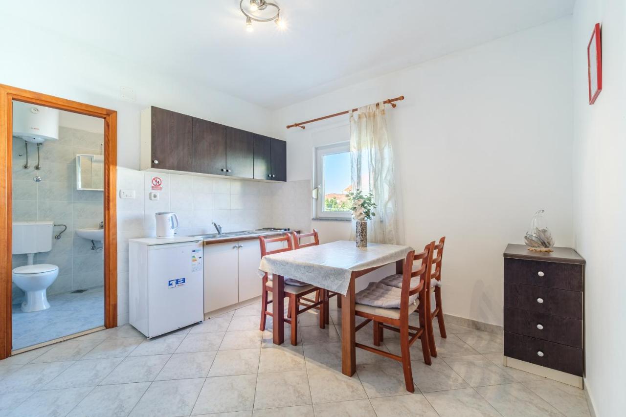 Beach Paradise Apartments โปดสตรานา ภายนอก รูปภาพ