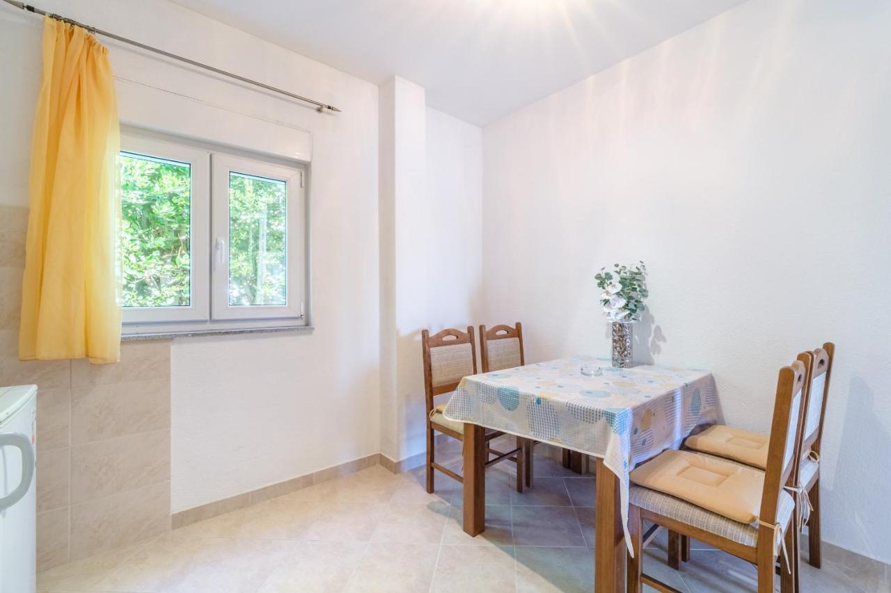 Beach Paradise Apartments โปดสตรานา ภายนอก รูปภาพ